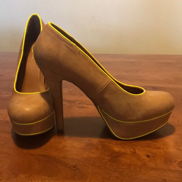 Candies Heels - Picture 3 of 3